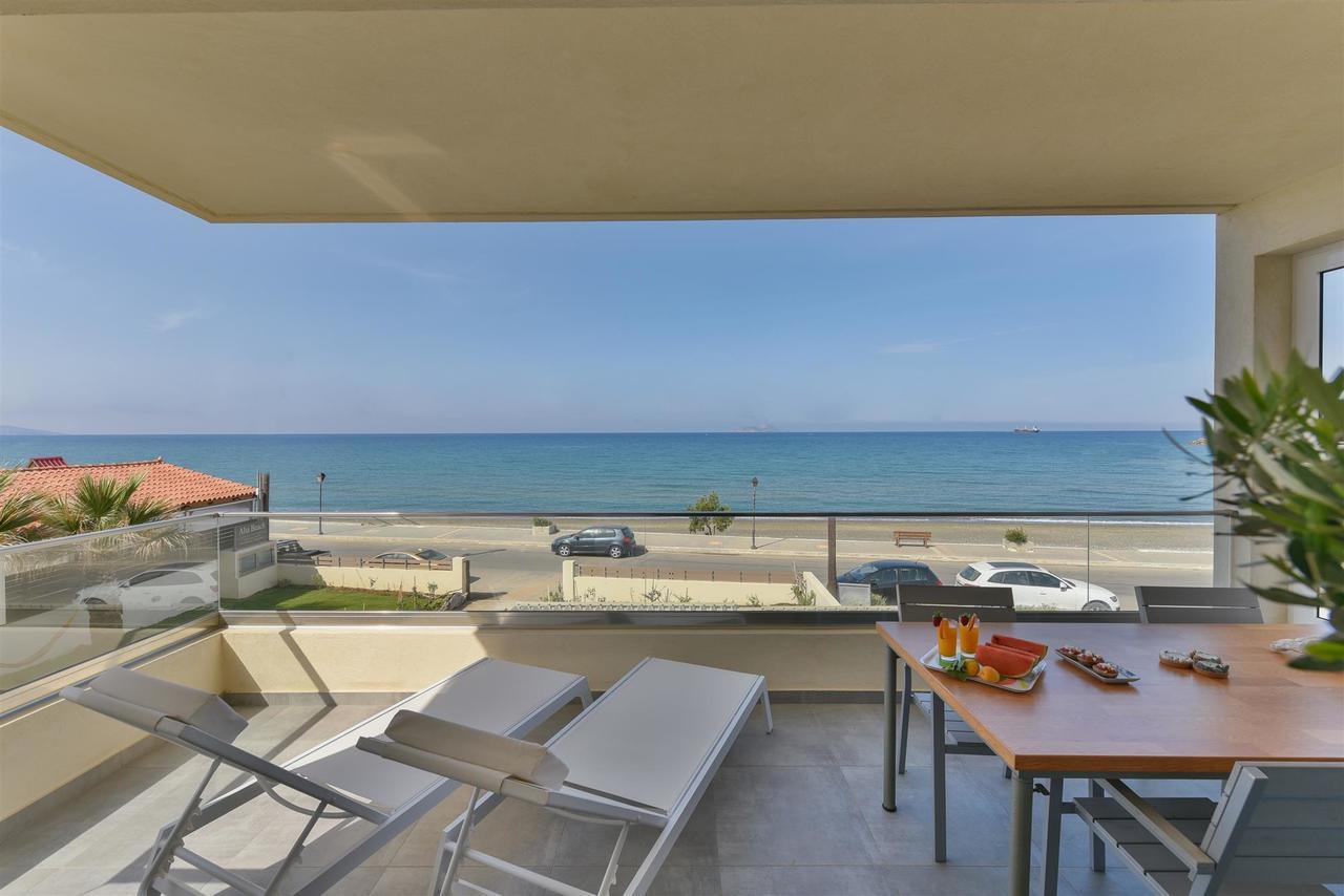 Rodia Beach Suites คอคคิโนส เปียร์โกส ภายนอก รูปภาพ