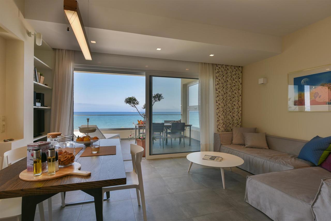Rodia Beach Suites คอคคิโนส เปียร์โกส ภายนอก รูปภาพ